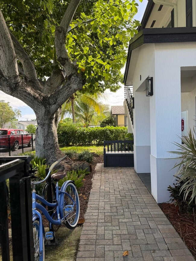 Photo - 509 N H St