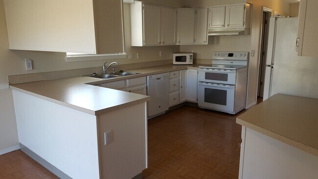 Photo - 222413 Unit B