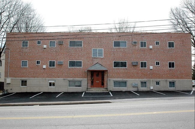 Building Photo - Larchmont Terrace Unit B4 Rental