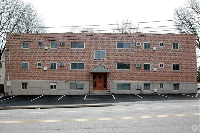 Building Photo - Larchmont Terrace Unit B4 Rental
