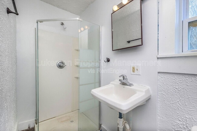 Photo - 719 Davis St