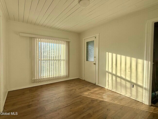 Photo - 41 Mechanic St Unit Upstairs