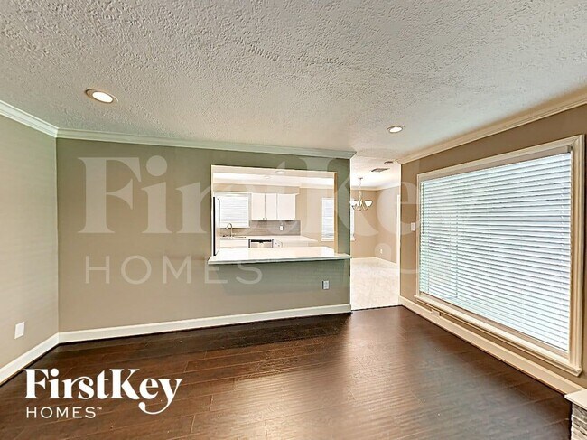 672 Ravensworth Dr