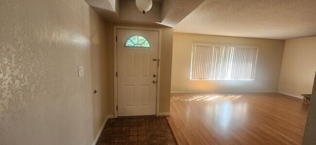 Photo - 8132001/37 Unit 8132001001