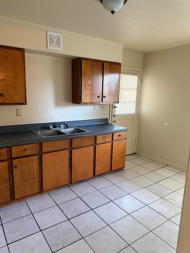 Photo - 1617 Leigh Dr