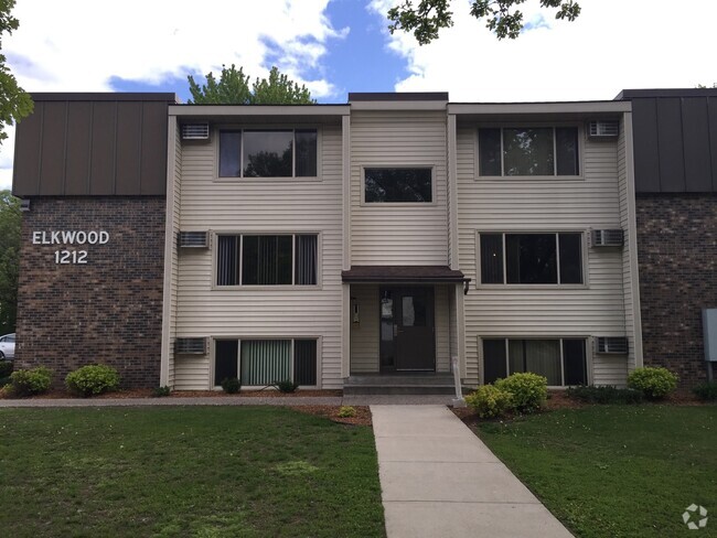 Building Photo - Two Bedroom, One Bathroom Unit EW-9 Rental