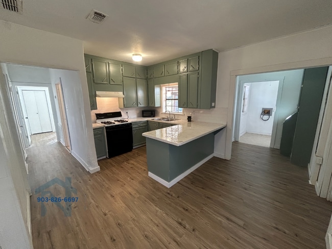 Photo - 502 Jefferson Pl