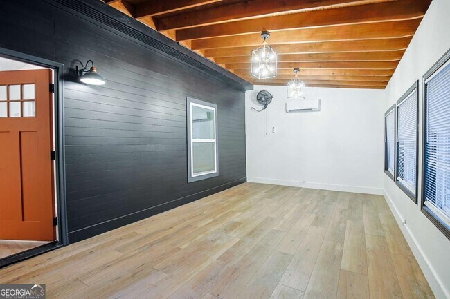 Photo - 1170 Niles Ave NW