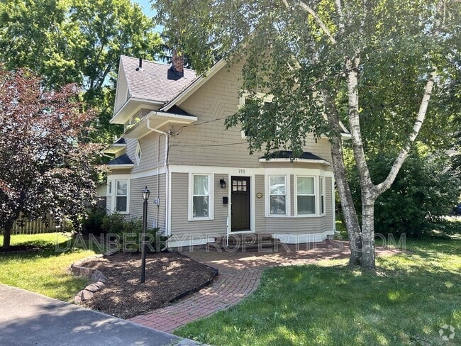 Building Photo - 711 Findlay St Rental