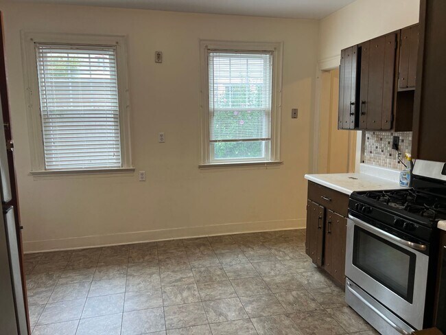 Photo - 27-29 Cottage Street Unit Apt #1F