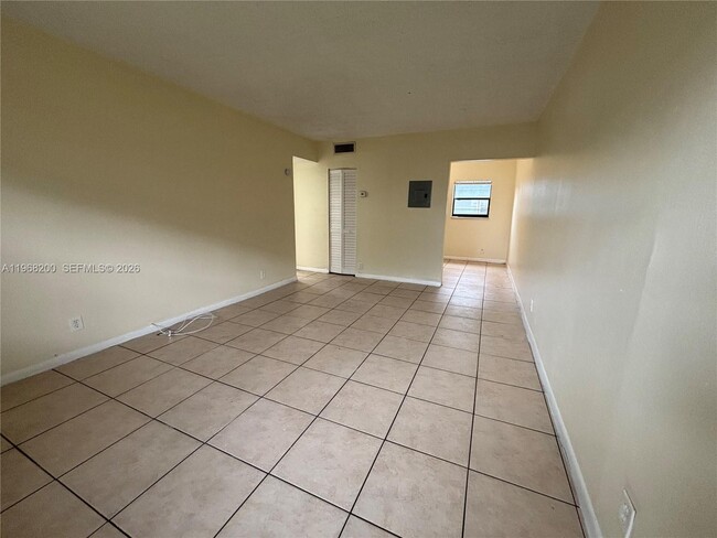 Photo - 7311 NW 37th St Unidad 1