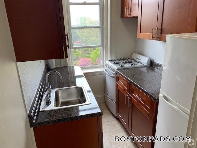Building Photo - 1191 Boylston St Rental