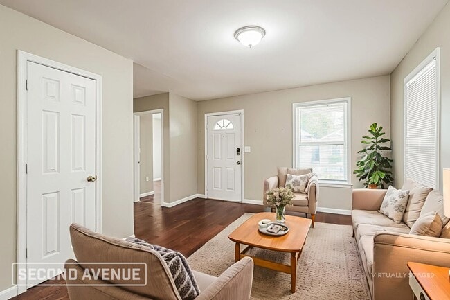 Photo - 1831 W Ormsby Ave