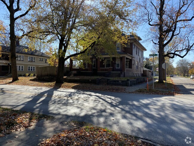 Building Photo - 1001 Maple Ave Rental