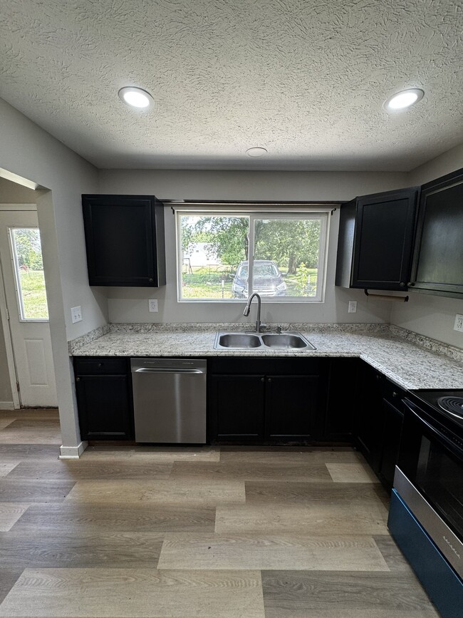 Photo - 10423 Columbus St