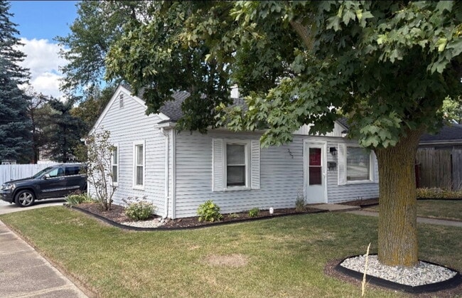 Building Photo - Charming 2-Bedroom Ranch in Royal Oak – Co... Rental