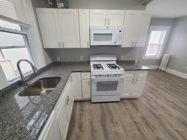 Building Photo - 738 Washington St Unit 29