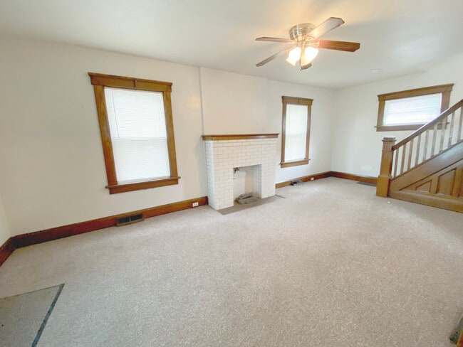 Photo - 529 Clarendon Ave NW