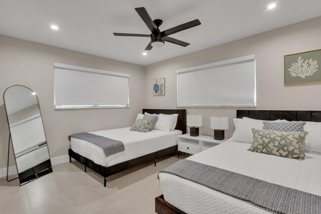 Photo - 755 S Rainbow Dr