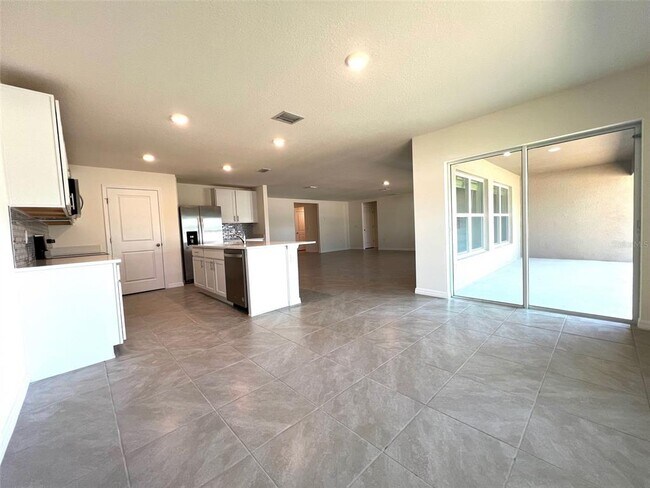 6527 SE 1st Lp