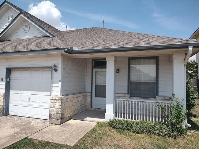 Photo - 2842 Southampton Way