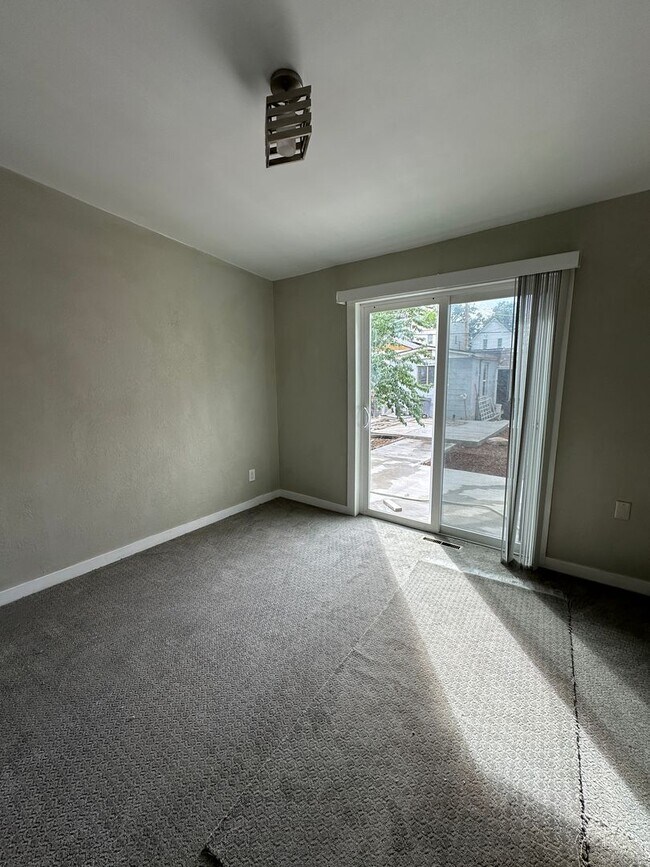 REMODEL1 bedroom duplex in downtown De... House House Rental in