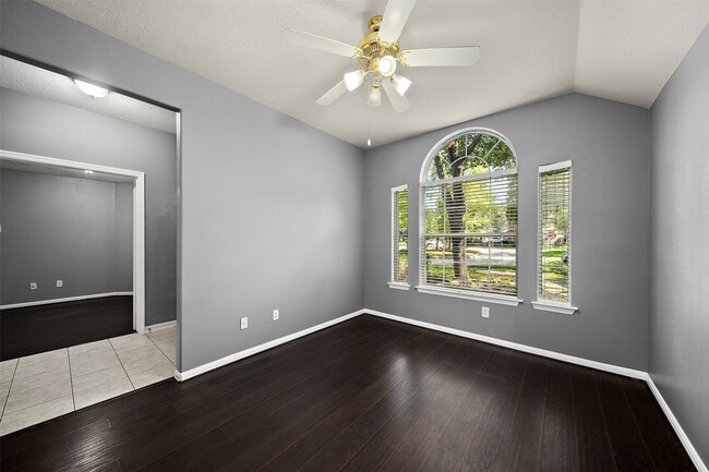 Photo - 10 S Willow Point Cir