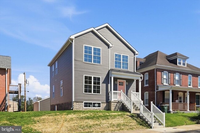 530 Ridge Ave