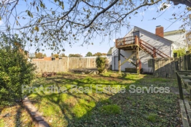 Building Photo - 1018 Wolcott Ave Unit B