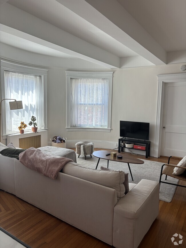 Building Photo - 1080 Beacon St Unit 3A Rental