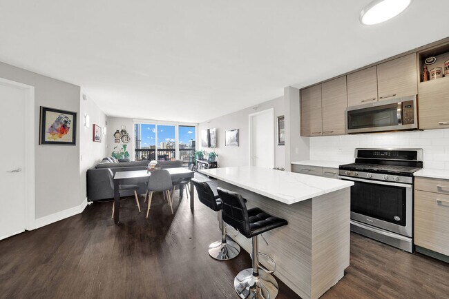 Photo - 545 N Dearborn St