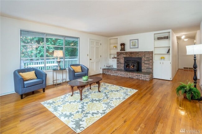 11000 132nd Ave NE Unit Upstairs