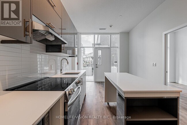 Photo - 188 Fairview Mall Dr Unité 107