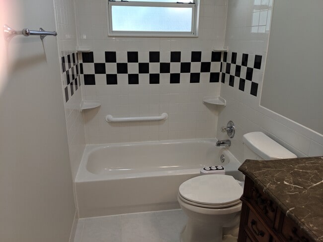 Bath - 1822 A, Lela Lane