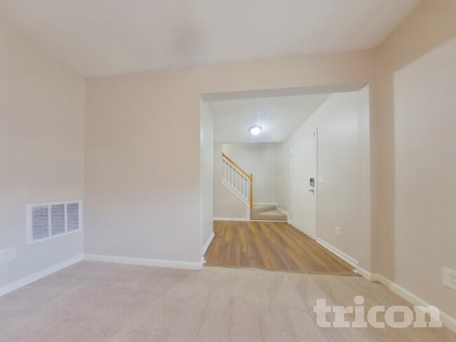 Photo - 693 Grandview Cir