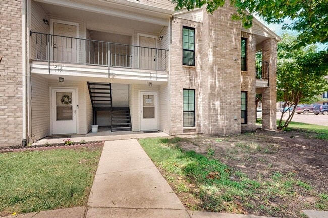 Photo - Stylish Upstairs Corner Unit Near Lake Ray Hubbard