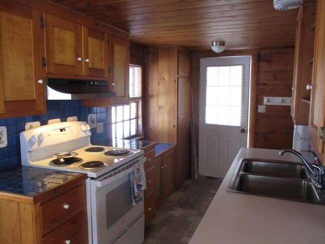 Photo - 48 Perkins Ln