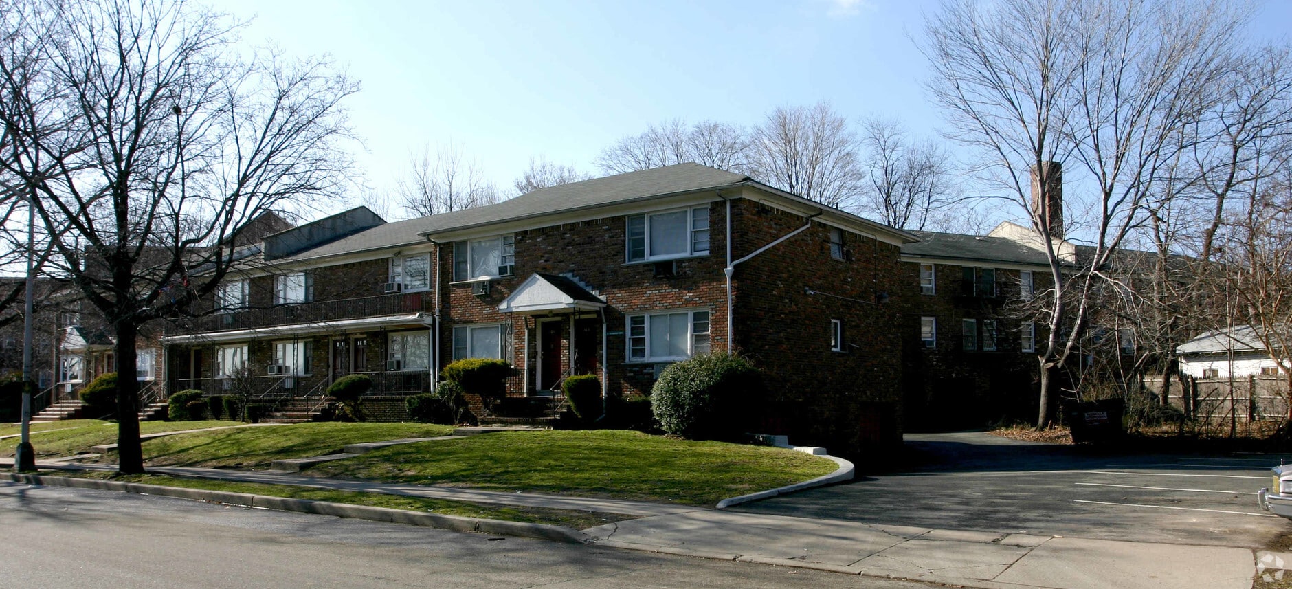 Parkway Drive West - Parkway Drive West Apartments