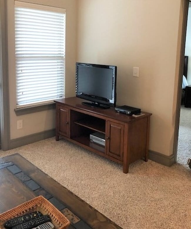 Building Photo - 200 Venue Wy