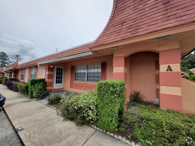 Building Photo - 2929 W Oak Ridge Rd Unit A4 Rental