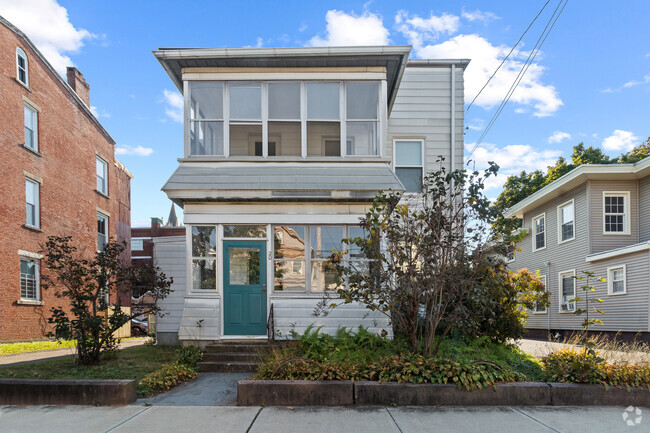 Building Photo - 20 Pearl St Unit 1 Rental