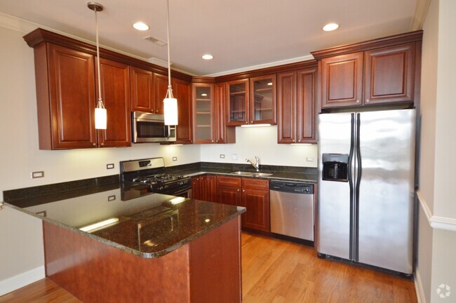 Building Photo - 3355 N Clark St Rental