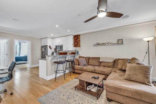 Photo - 170 Bolton St