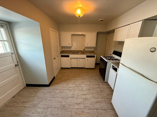 Photo - 1428 Madison St NE