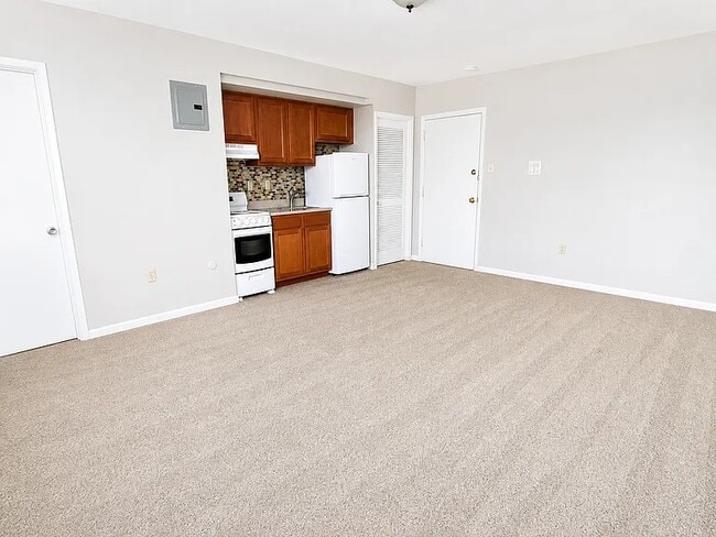 University Place Studio - Available August! - Oakland Apartments