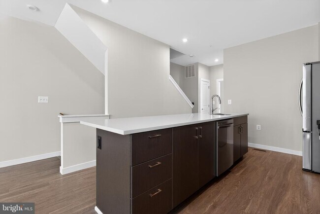 Photo - 5851 Columbia Pike