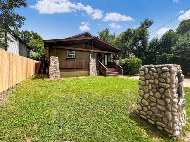 Photo - 2415 Durwood St