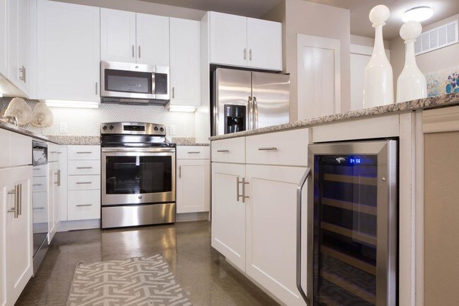 Photo - Magnolia On Zang