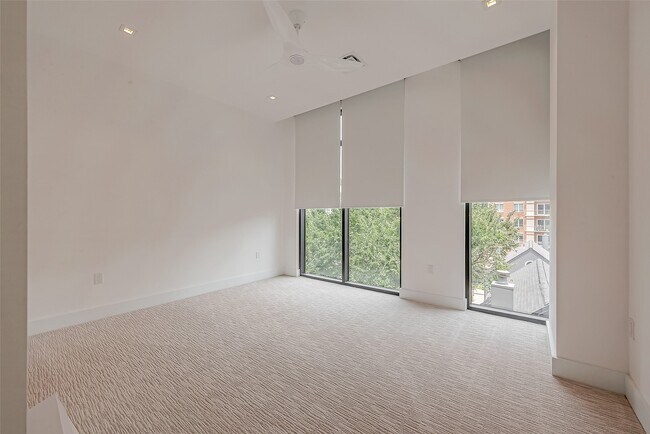 Photo - 2710 Steel St