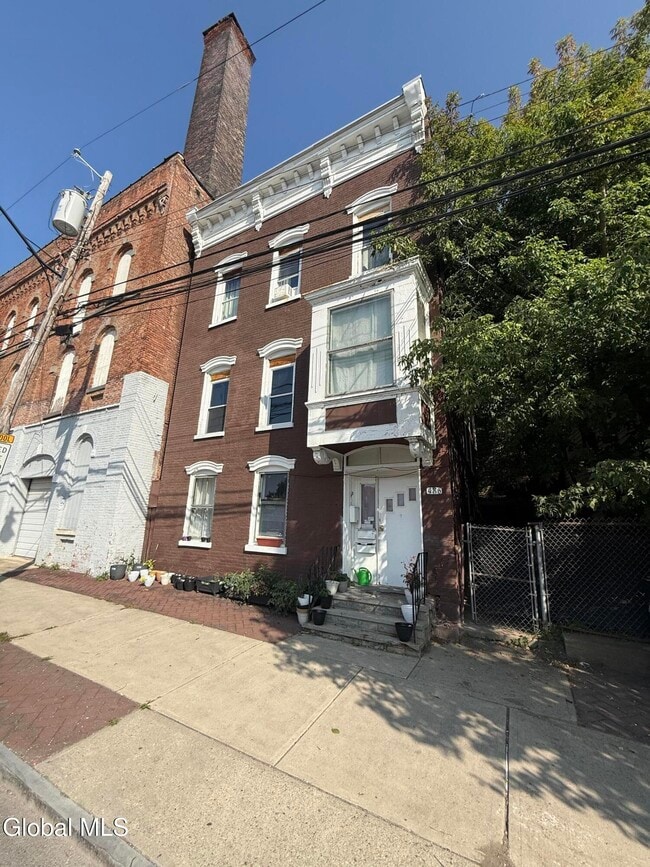 Building Photo - 486 4th St